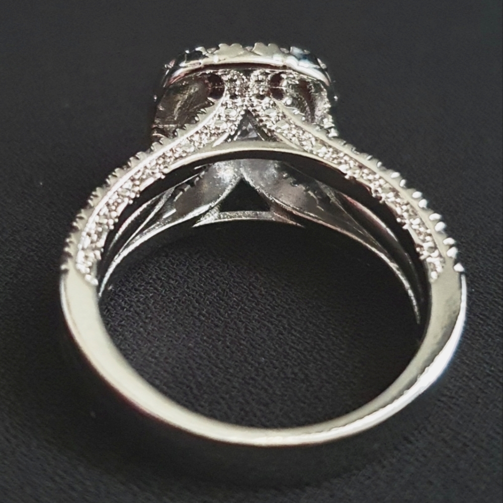 Gorgeous Inlayed Diamonds Wedding Ring - Picture 4 of 5